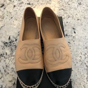 AUTH CHANEL Beige Black Espadrilles Flats Sz 8.5